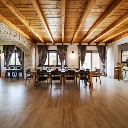 Wunderschoene Mit Beheiztem Pool, Sauna Und Whirlpool In Der Naehe Des Meeres Villa