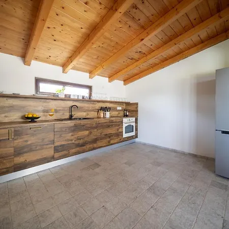 Villa Wunderschoene Mit Beheiztem Pool, Sauna Und Whirlpool In Der Naehe Des Meeres Hrboki