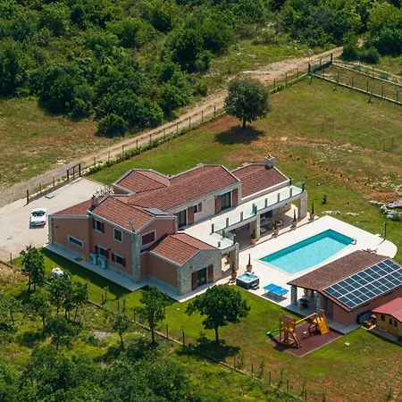 Villa Wunderschoene Mit Beheiztem Pool, Sauna Und Whirlpool In Der Naehe Des Meeres Hrboki