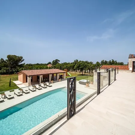 Villa Wunderschoene Mit Beheiztem Pool, Sauna Und Whirlpool In Der Naehe Des Meeres Hrboki