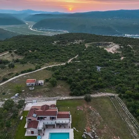 Villa Wunderschoene Mit Beheiztem Pool, Sauna Und Whirlpool In Der Naehe Des Meeres Hrboki