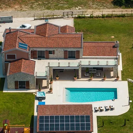 Wunderschoene Mit Beheiztem Pool, Sauna Und Whirlpool In Der Naehe Des Meeres Villa Hrboki