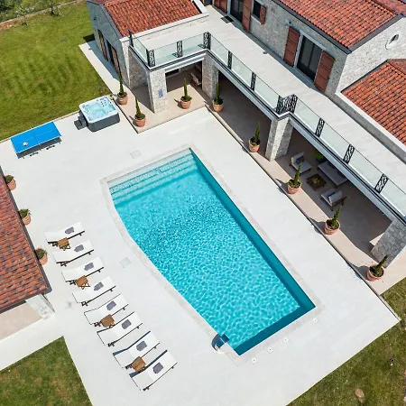 Villa Wunderschoene Mit Beheiztem Pool, Sauna Und Whirlpool In Der Naehe Des Meeres