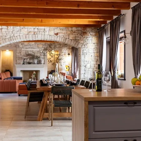Villa Wunderschoene Mit Beheiztem Pool, Sauna Und Whirlpool In Der Naehe Des Meeres Hrboki