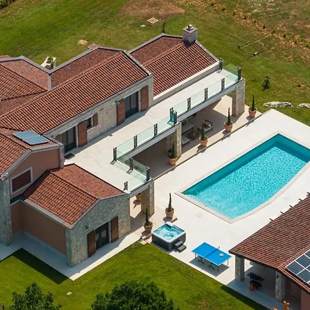Wunderschoene Mit Beheiztem Pool, Sauna Und Whirlpool In Der Naehe Des Meeres *