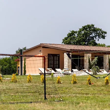 Wunderschoene Mit Beheiztem Pool, Sauna Und Whirlpool In Der Naehe Des Meeres Hrboki