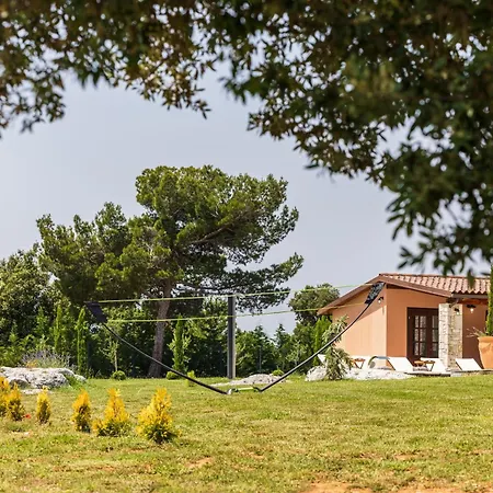 Wunderschoene Mit Beheiztem Pool, Sauna Und Whirlpool In Der Naehe Des Meeres