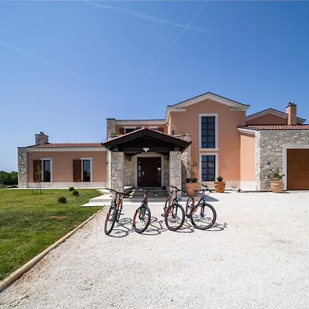 Villa Wunderschoene Mit Beheiztem Pool, Sauna Und Whirlpool In Der Naehe Des Meeres