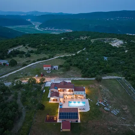 Villa Wunderschoene Mit Beheiztem Pool, Sauna Und Whirlpool In Der Naehe Des Meeres