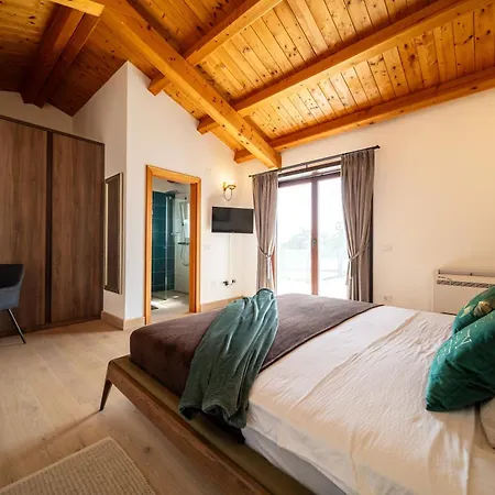 Wunderschoene Mit Beheiztem Pool, Sauna Und Whirlpool In Der Naehe Des Meeres Hrboki