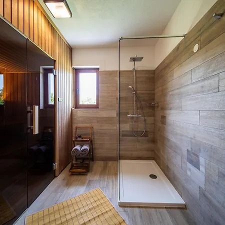 Wunderschoene Mit Beheiztem Pool, Sauna Und Whirlpool In Der Naehe Des Meeres Hrboki