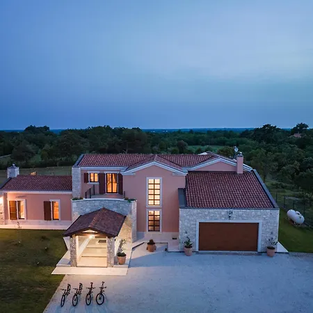 Wunderschoene Mit Beheiztem Pool, Sauna Und Whirlpool In Der Naehe Des Meeres Villa